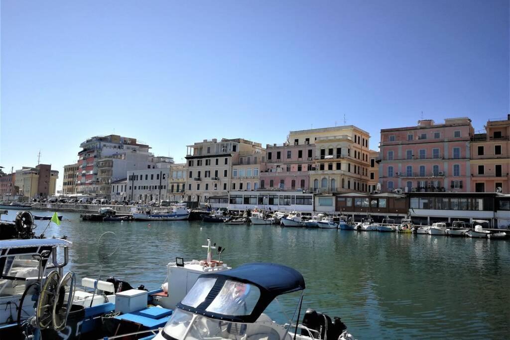 Christy Suite Elegante Appartamento Nel Centro Storico Di Anzio Buitenkant foto