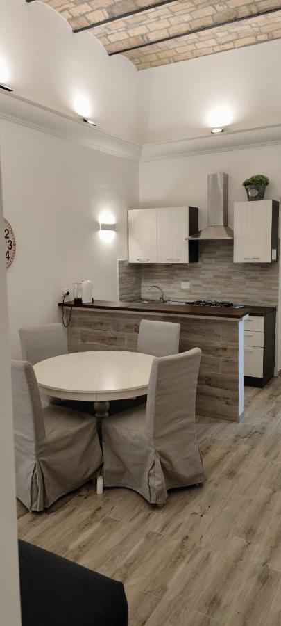 Christy Suite Elegante Appartamento Nel Centro Storico Di Anzio Buitenkant foto