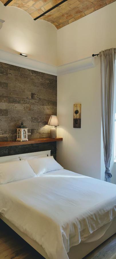 Christy Suite Elegante Appartamento Nel Centro Storico Di Anzio Buitenkant foto