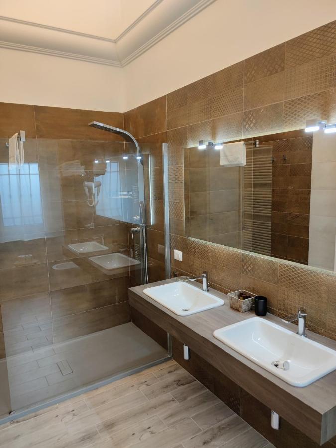 Christy Suite Elegante Appartamento Nel Centro Storico Di Anzio Buitenkant foto