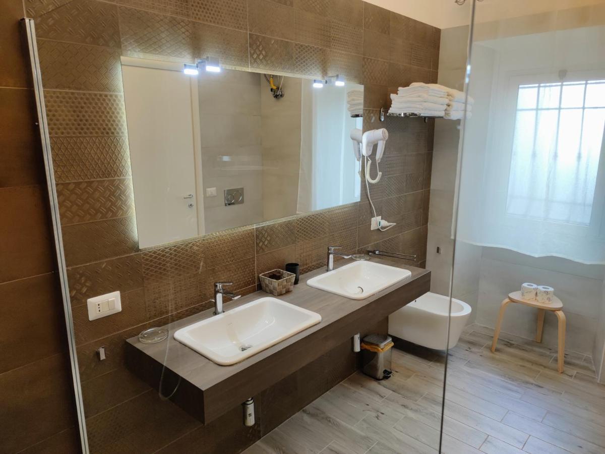 Christy Suite Elegante Appartamento Nel Centro Storico Di Anzio Buitenkant foto
